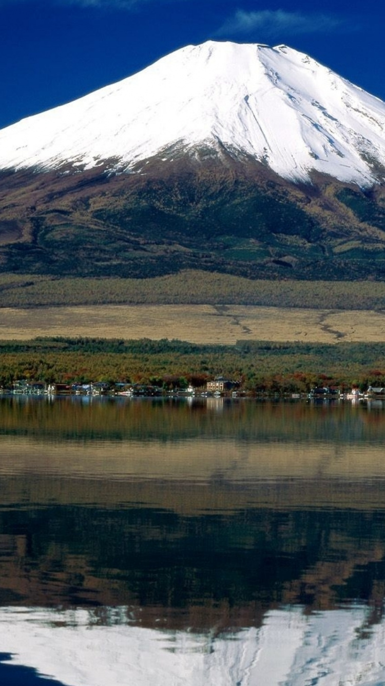 Обои гора Фудзи, отражение, стратовулкан, гора, нагорье в разрешении 750x1334