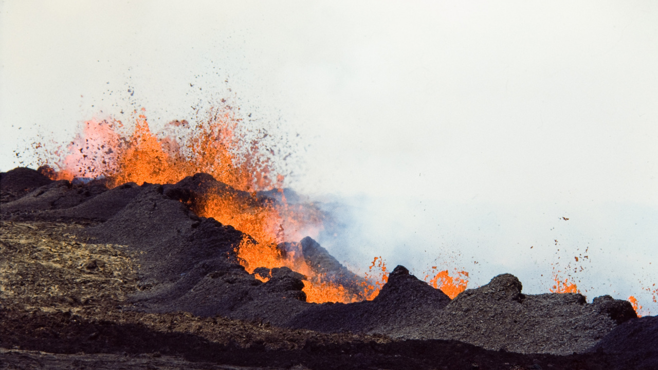 Обои Мауна-Лоа, лава, щитовой вулкан, вулкан, вентиляционные щели в разрешении 1280x720