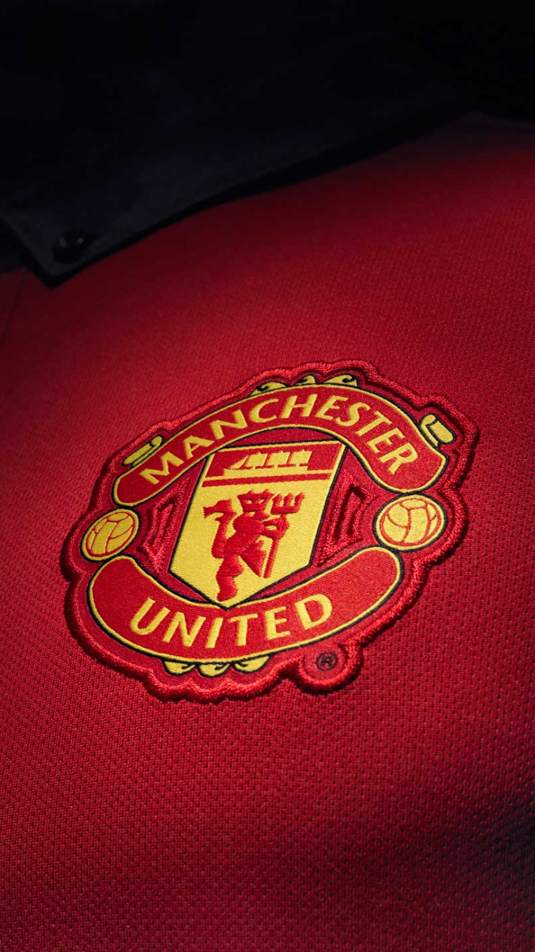 Обои клуб манчестер юнайтед, Манчестер, красный цвет, бордовые, эмблема в разрешении 750x1334