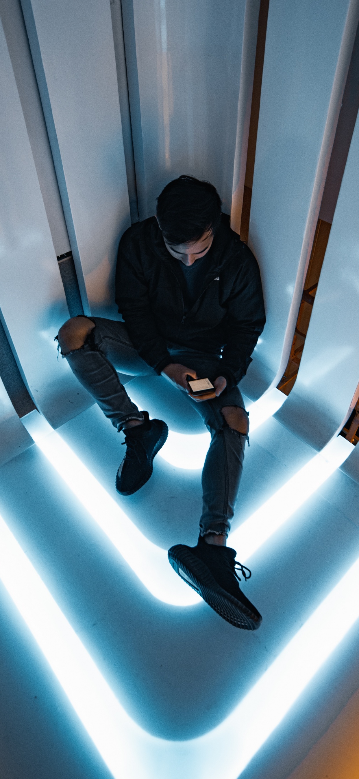 Обои свет, синий, дневное освещение, линия, небо в разрешении 1242x2688