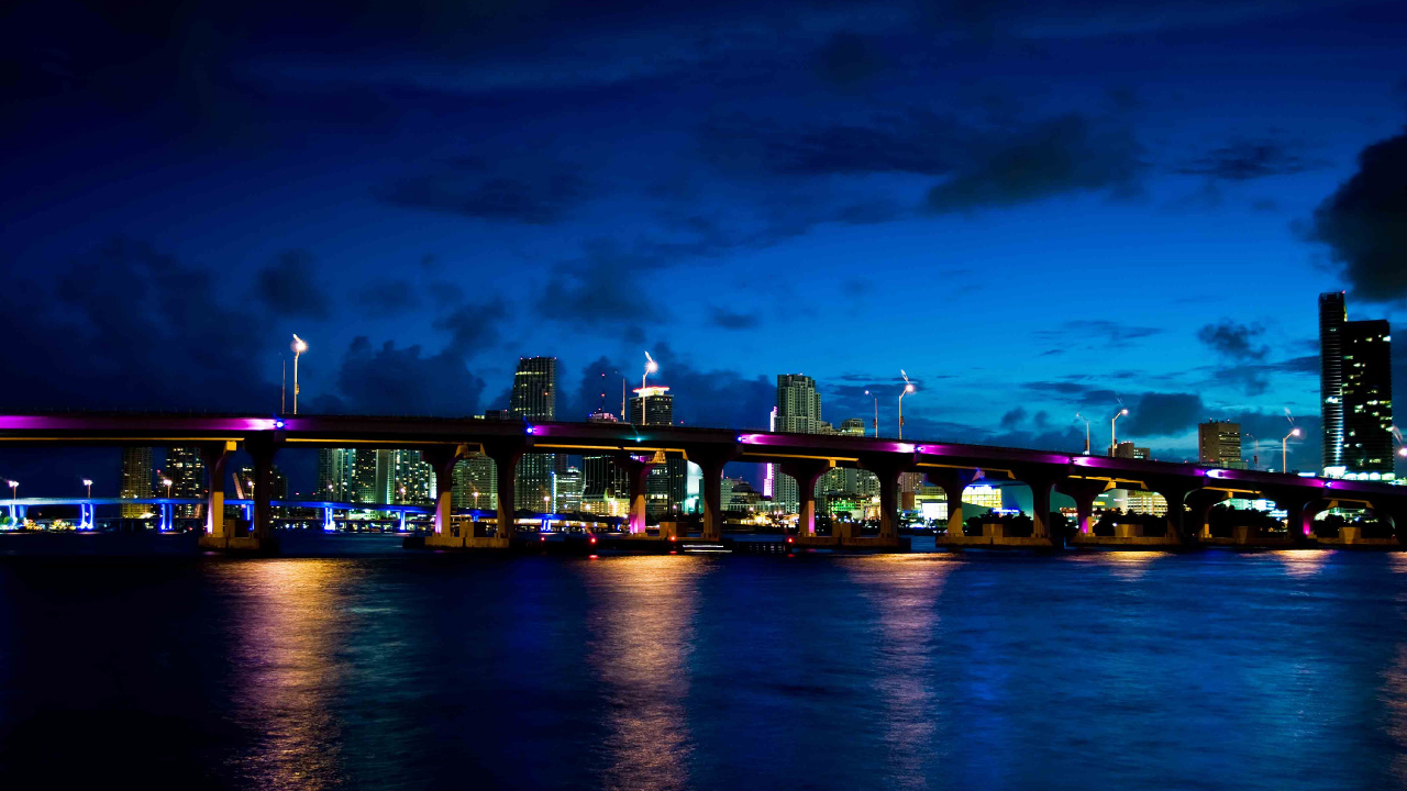 Обои Южный пляж, ночь, мост, ориентир, отражение в разрешении 1280x720