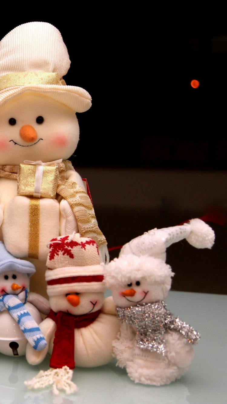 Обои Снеговик, Рождественские украшения, Новый год, елка, Рождество в разрешении 750x1334