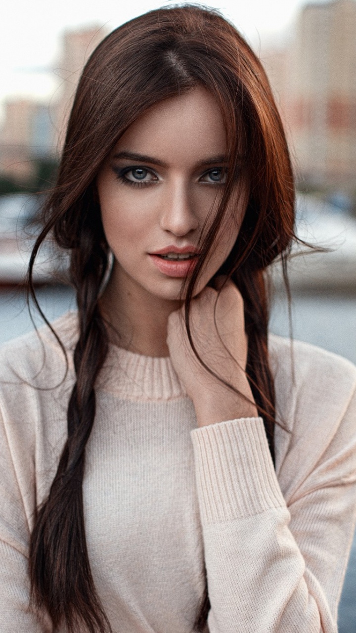 Обои волосы, лицо, прическа, красота, губа в разрешении 720x1280