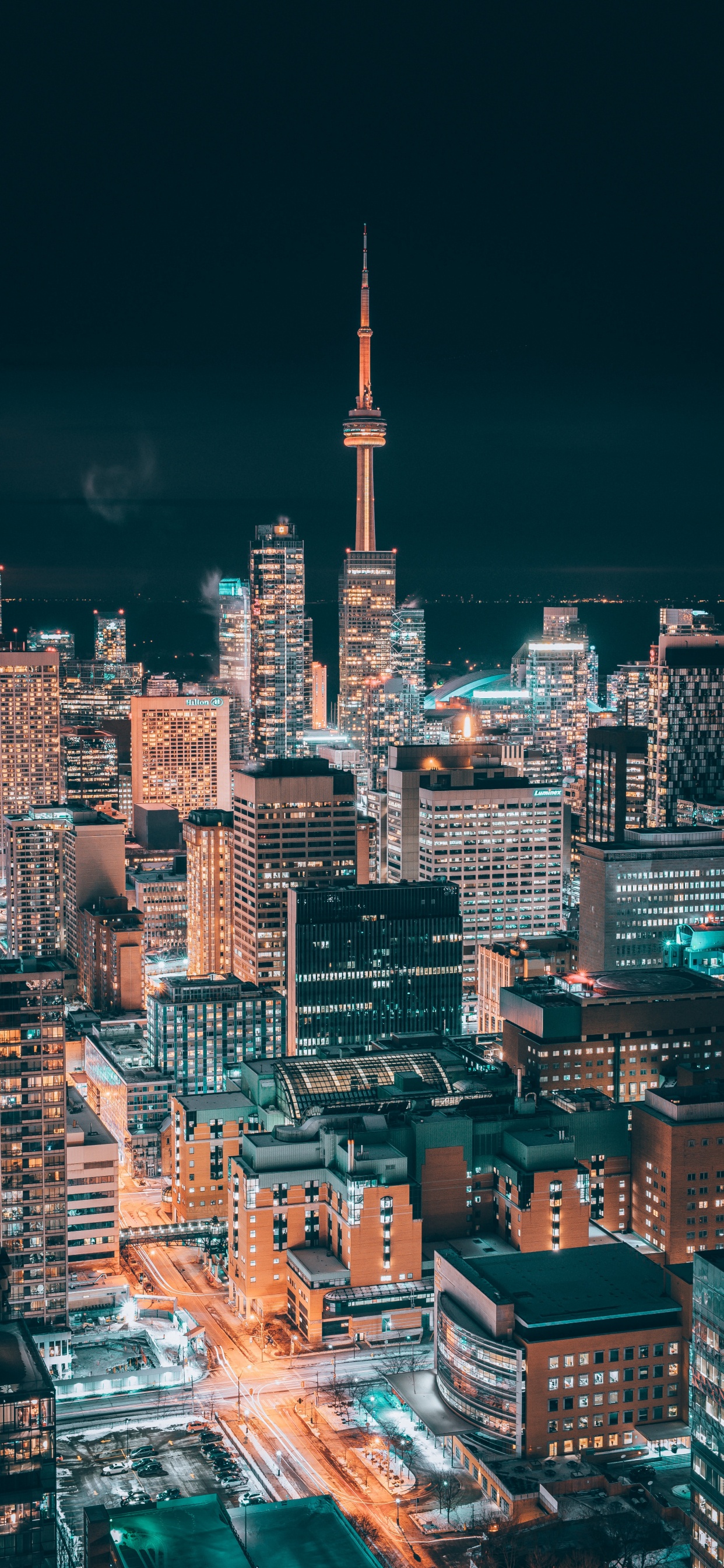 Обои ночь, город, городской пейзаж, метрополия, городской район в разрешении 1242x2688