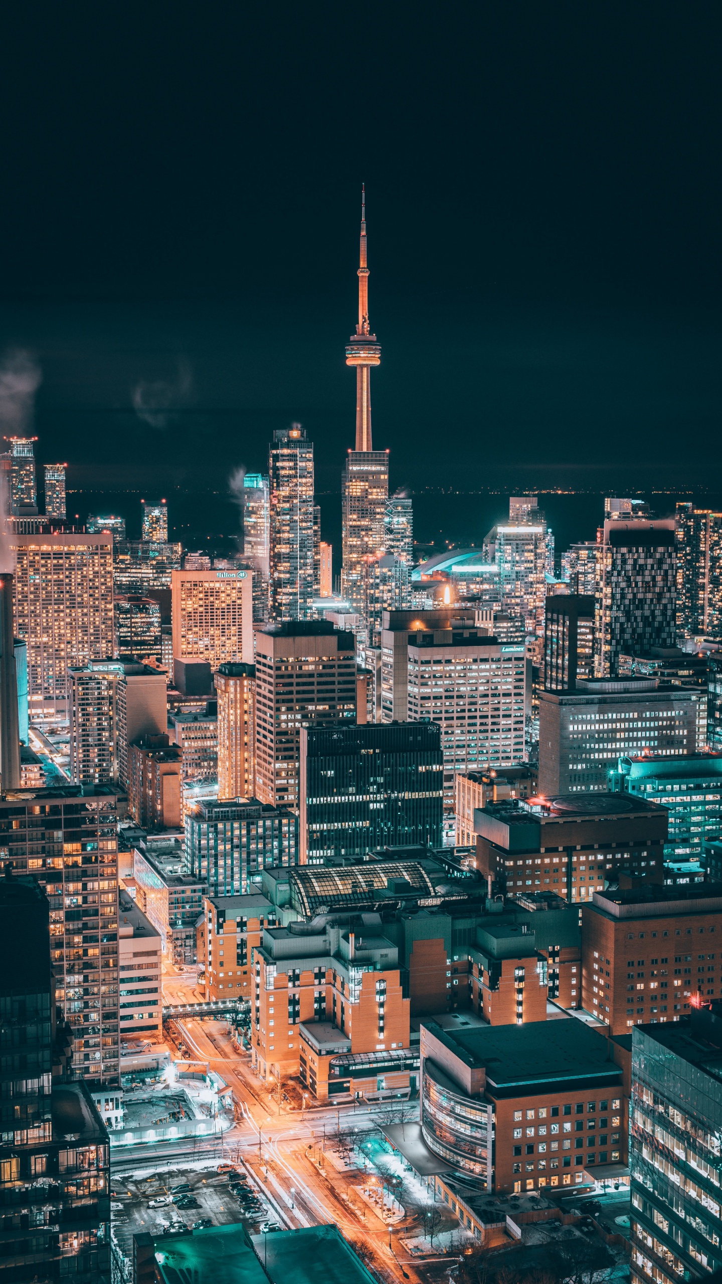 Обои ночь, город, городской пейзаж, метрополия, городской район в разрешении 1440x2560