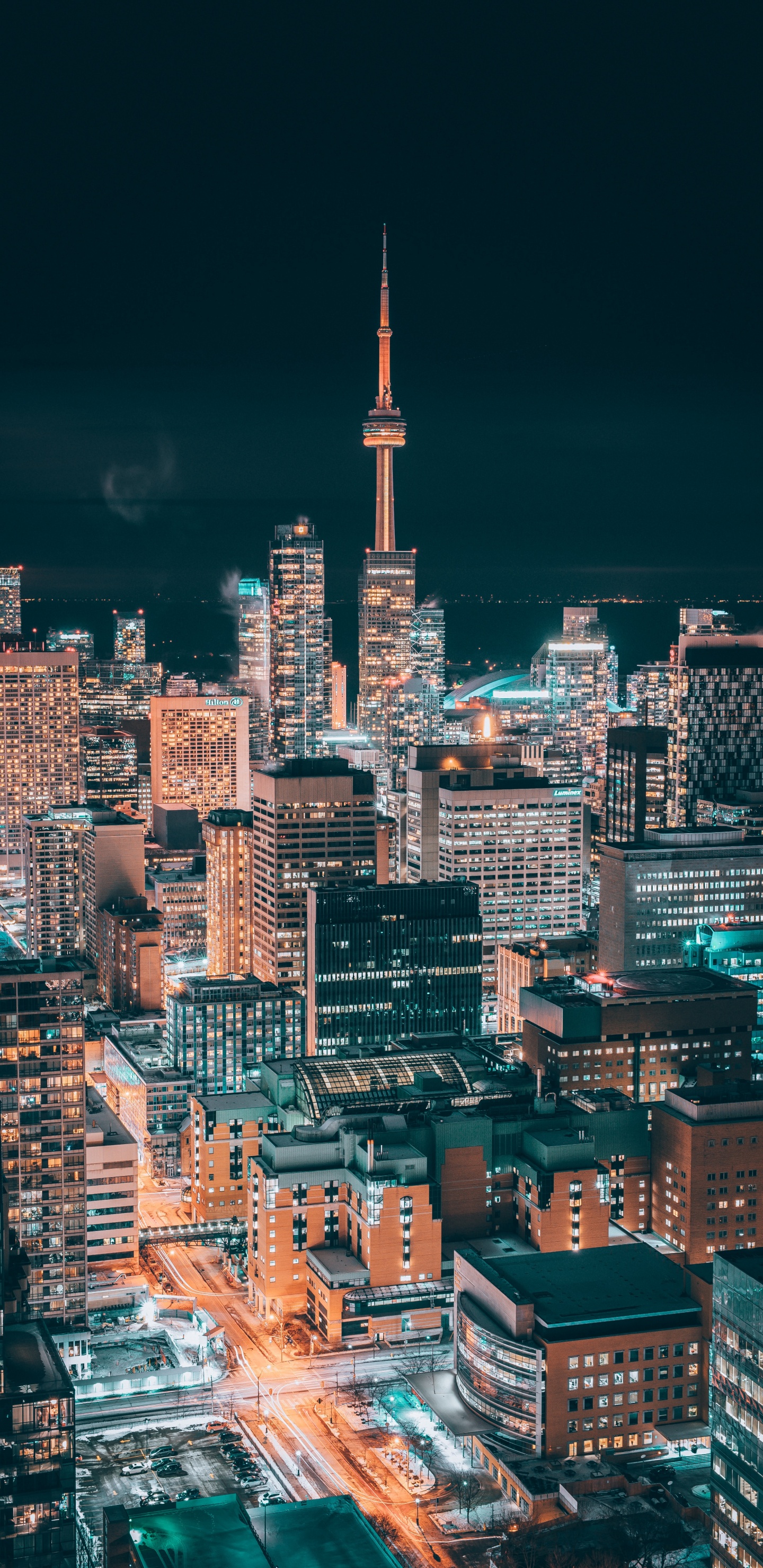 Обои ночь, город, городской пейзаж, метрополия, городской район в разрешении 1440x2960