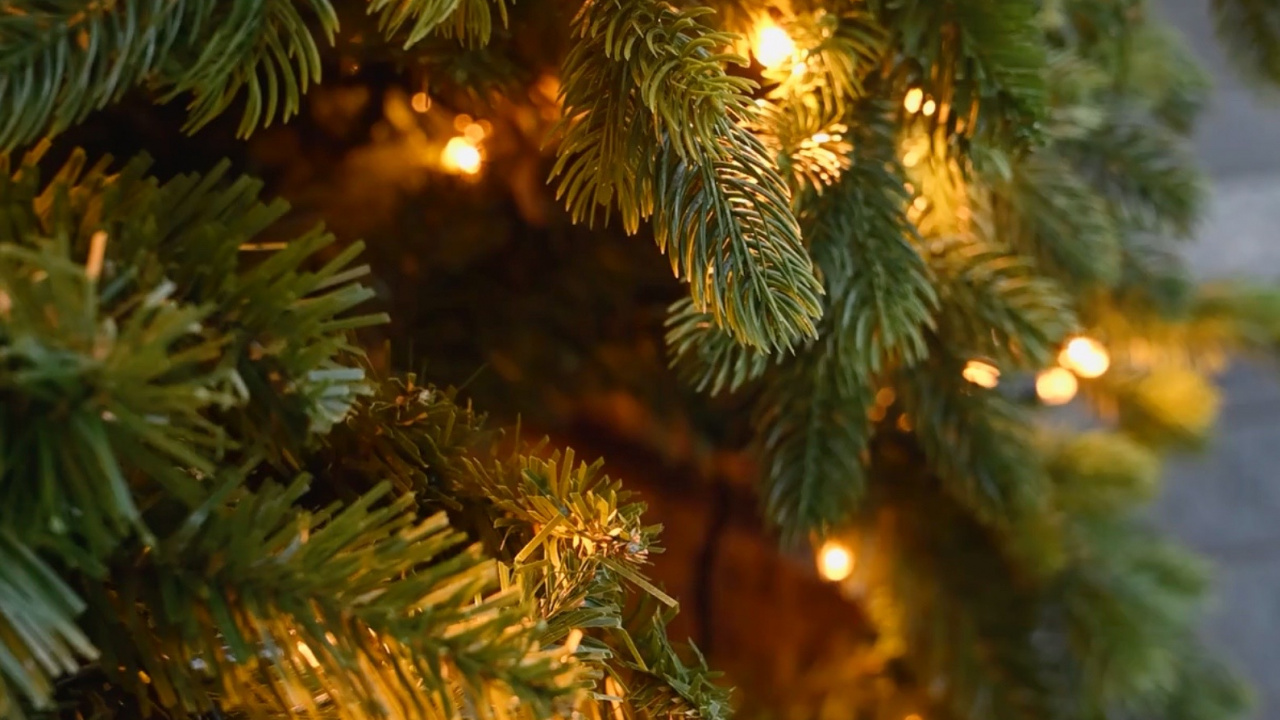 Обои Рождество, елка, Рождественские огни, праздник, рождественский орнамент в разрешении 1280x720