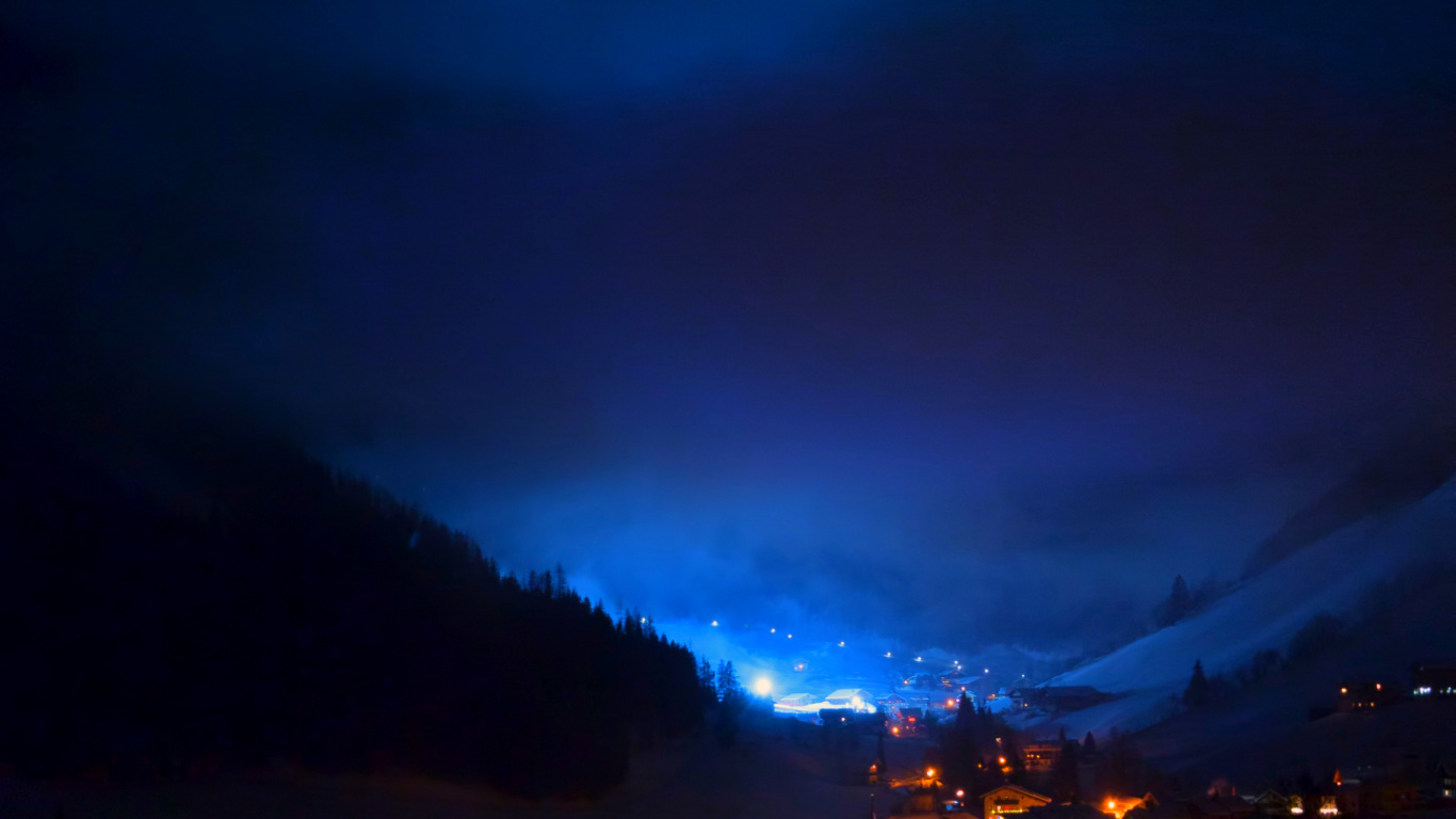 Обои темнота, физика, облако, атмосфера, уличный фонарь в разрешении 1366x768