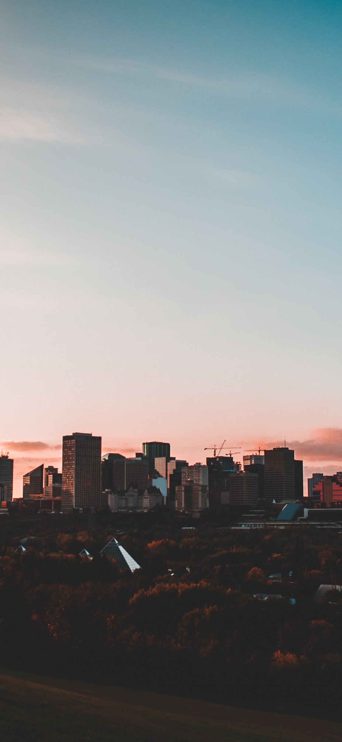 Обои закат, город, архитектура, облако, горизонт в разрешении 1125x2436