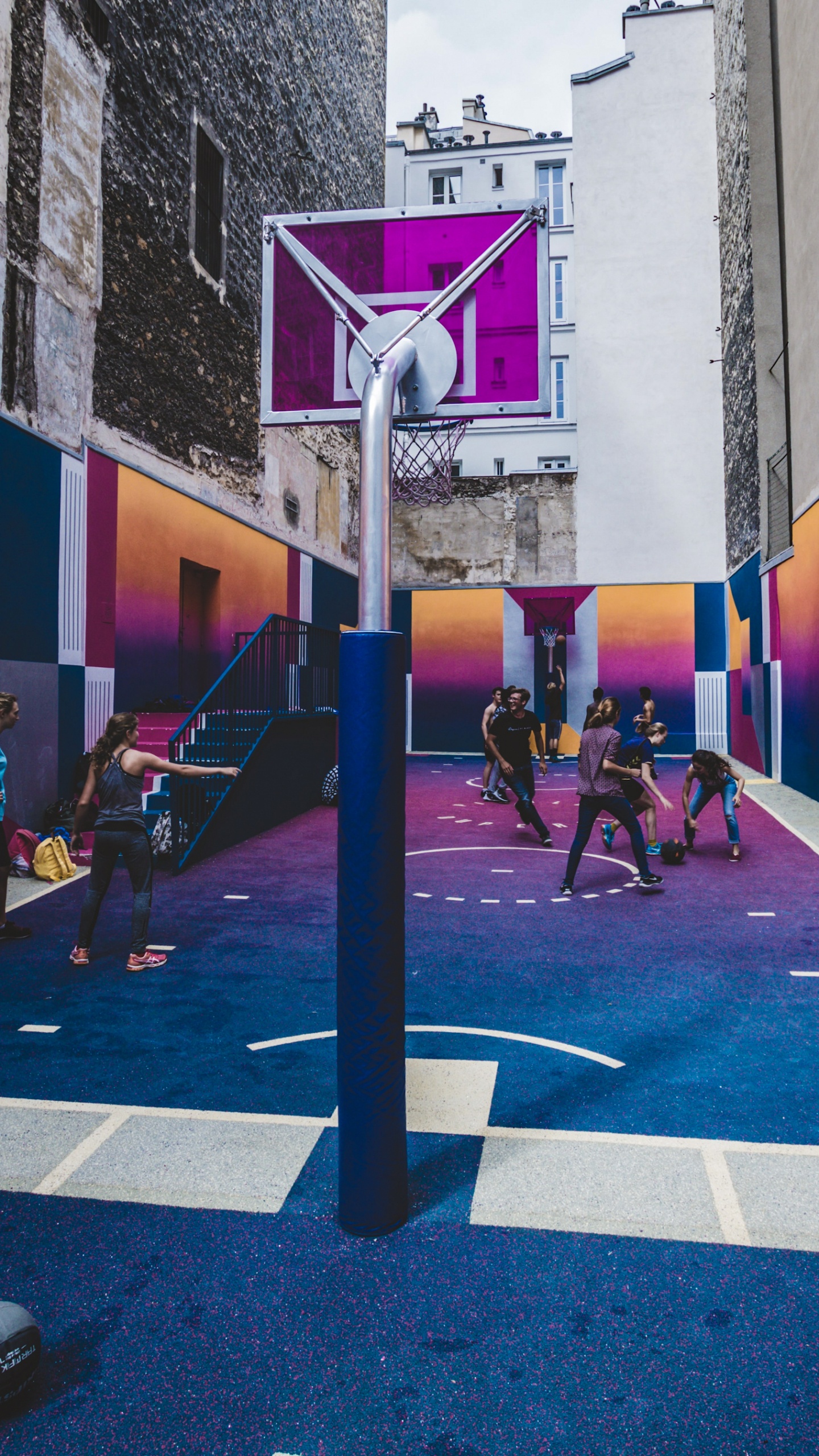 Обои улица, Баскетбол, баскетбольное кольцо, здание, пурпур в разрешении 1440x2560