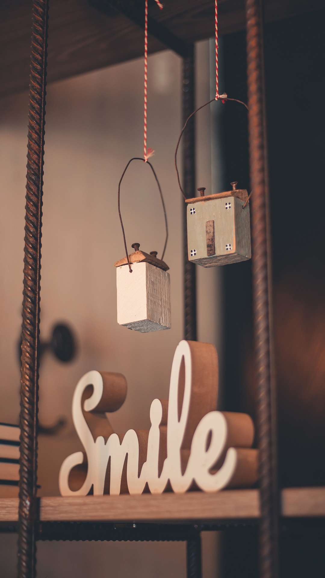 Обои улыбка слово, железо, металл, загар, материальное свойство в разрешении 1080x1920