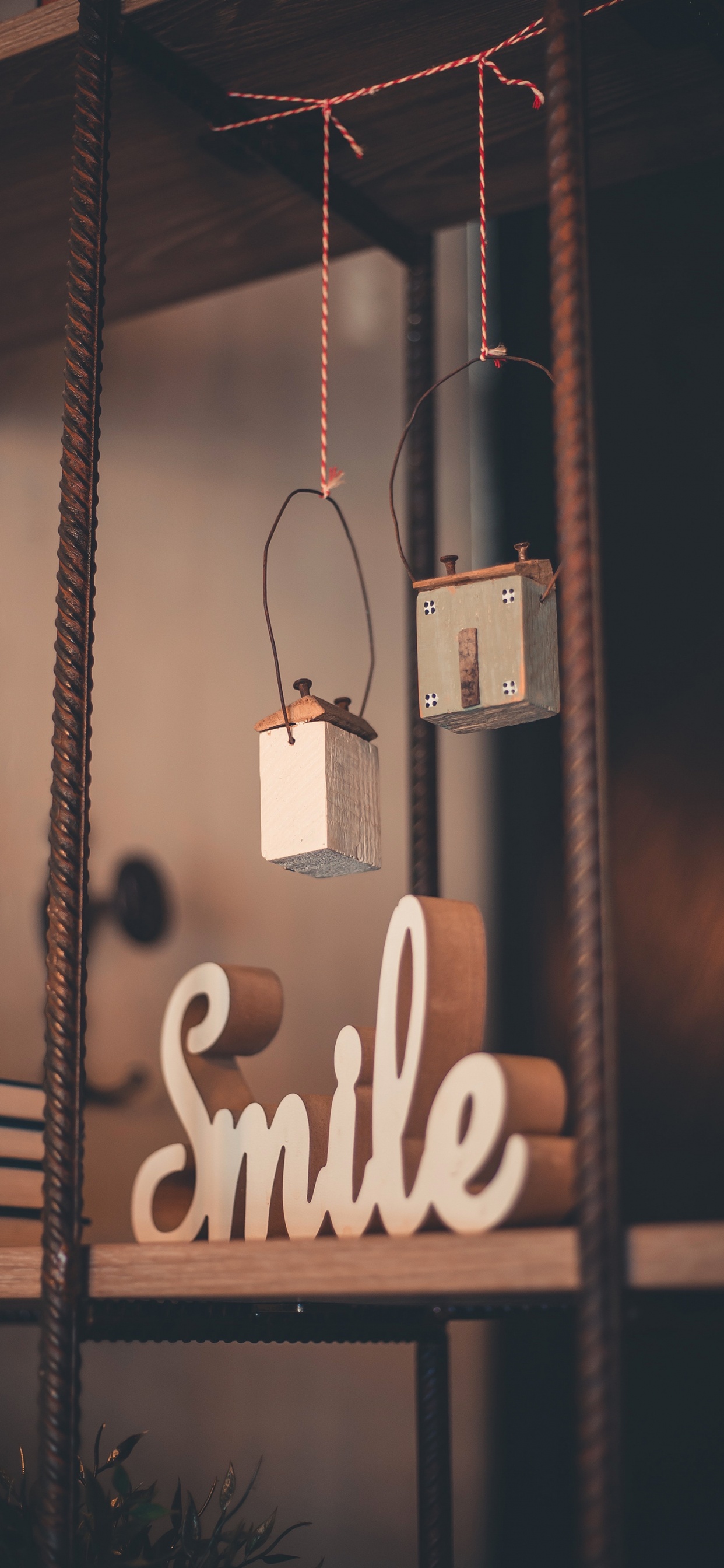 Обои улыбка слово, железо, металл, загар, материальное свойство в разрешении 1242x2688