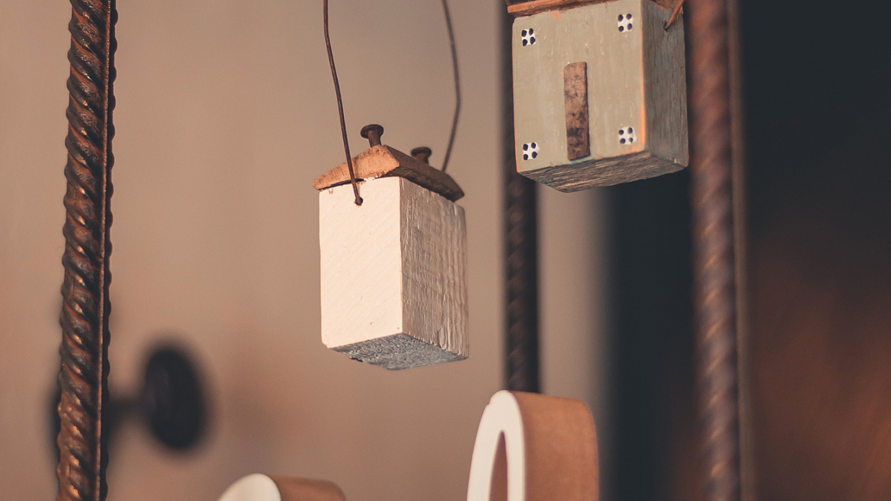 Обои улыбка слово, железо, металл, загар, материальное свойство в разрешении 1280x720