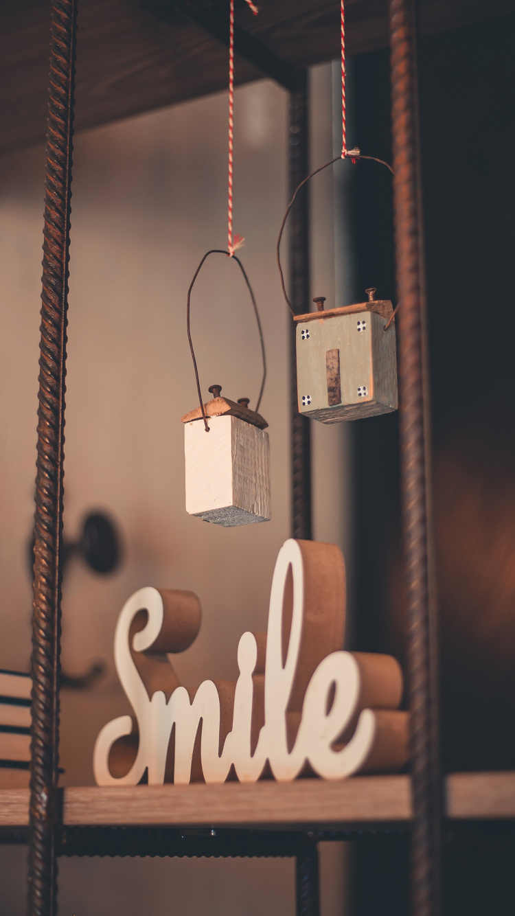 Обои улыбка слово, железо, металл, загар, материальное свойство в разрешении 750x1334