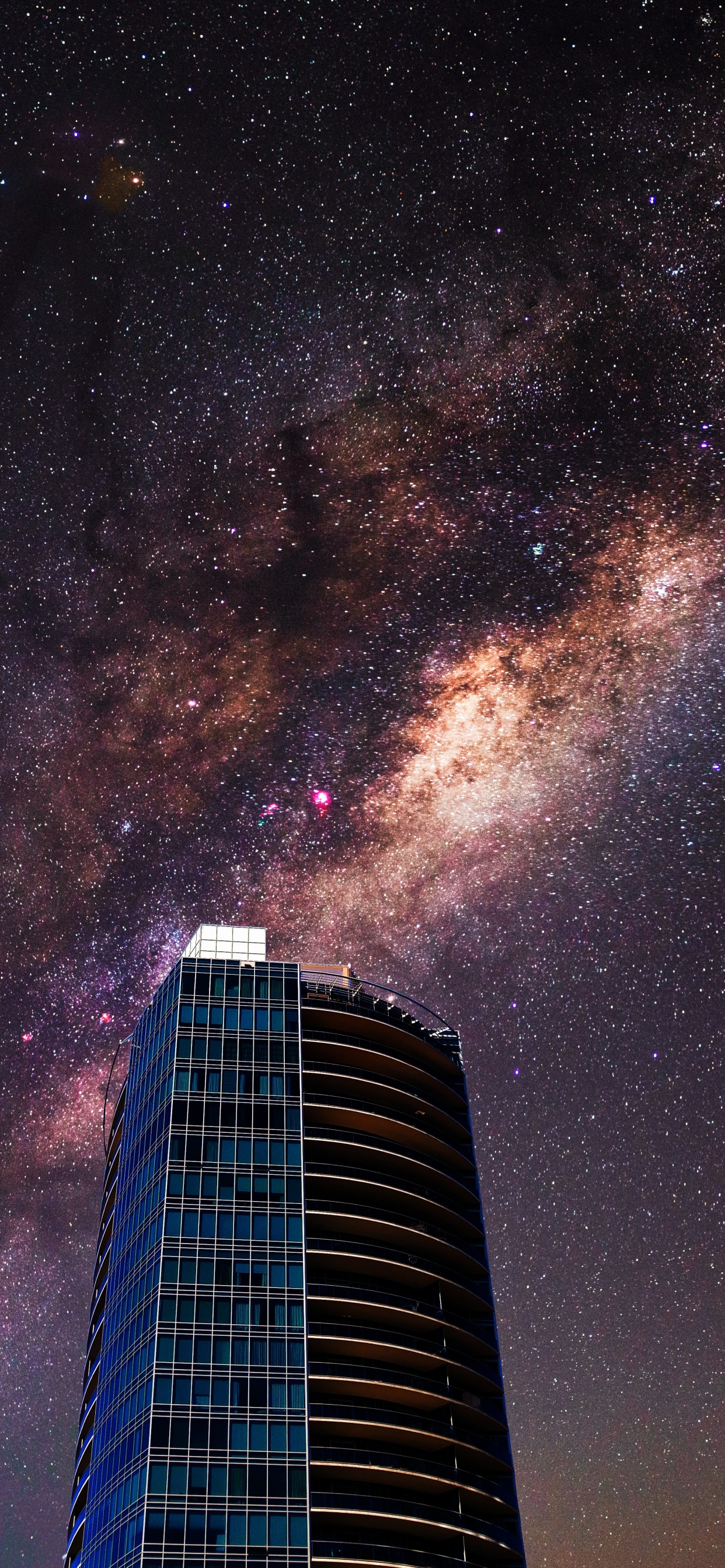 Обои яблоко, здание, облако, атмосфера, небоскреб в разрешении 1242x2688