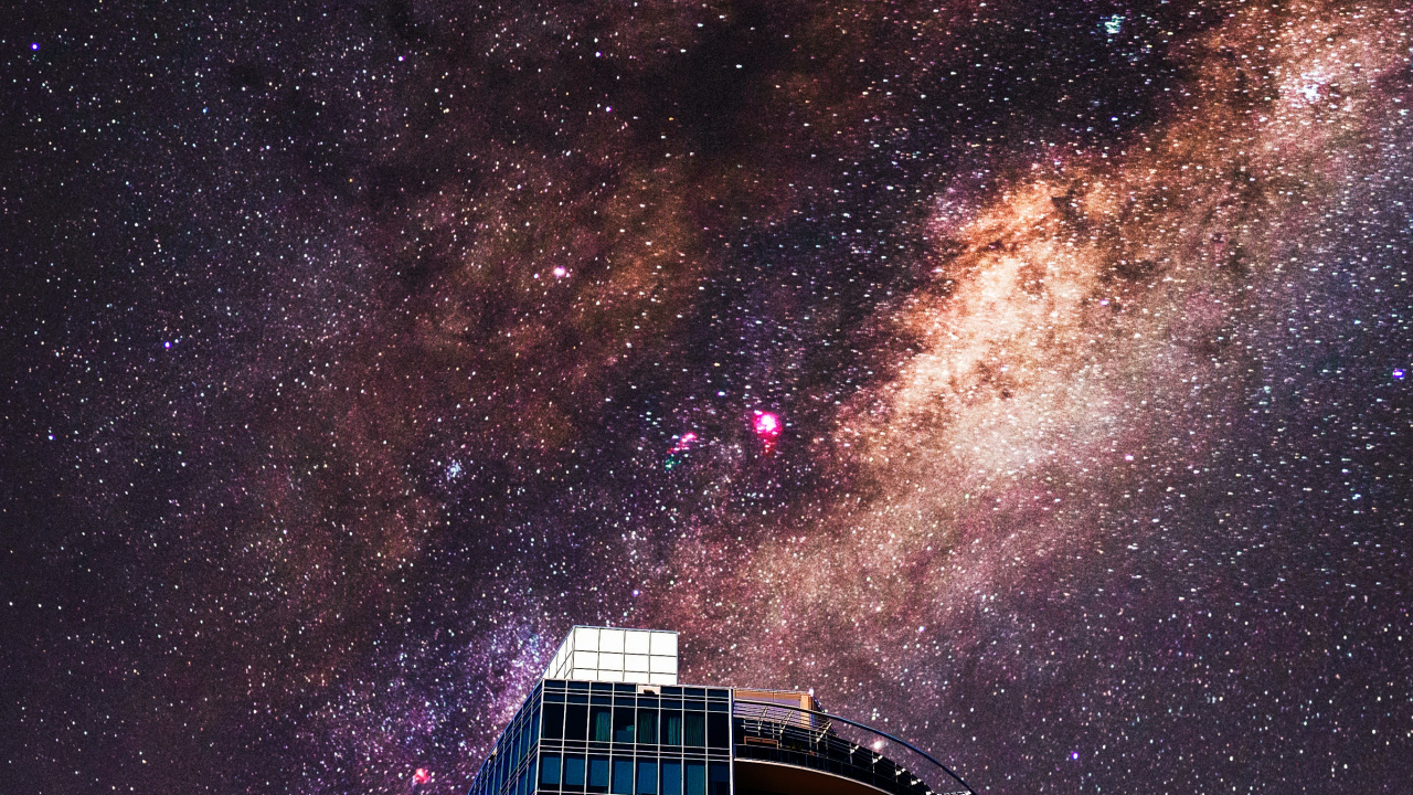 Обои яблоко, здание, облако, атмосфера, небоскреб в разрешении 1280x720