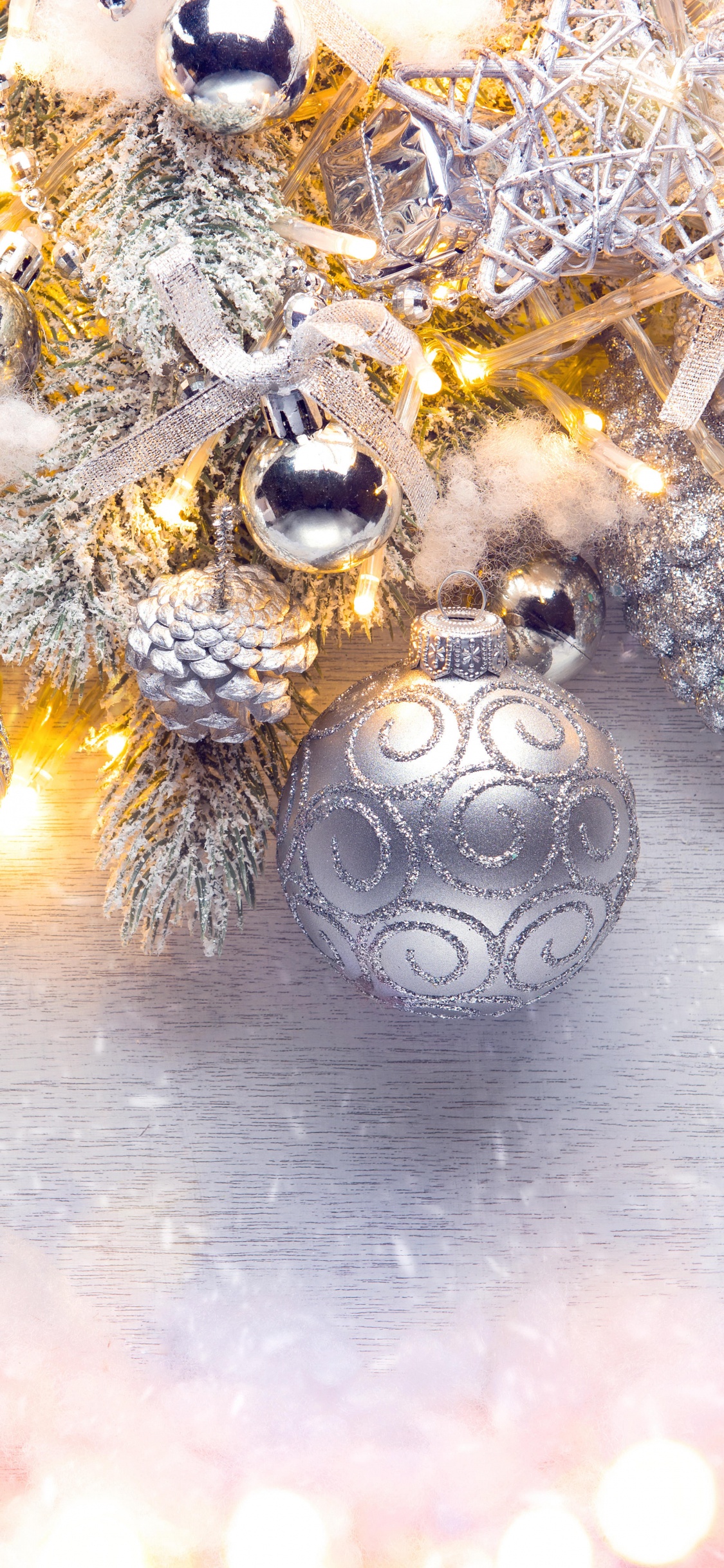 Обои Рождественский день, модный аксессуар, рождественский орнамент, кристалл, дизайн интерьера в разрешении 1125x2436