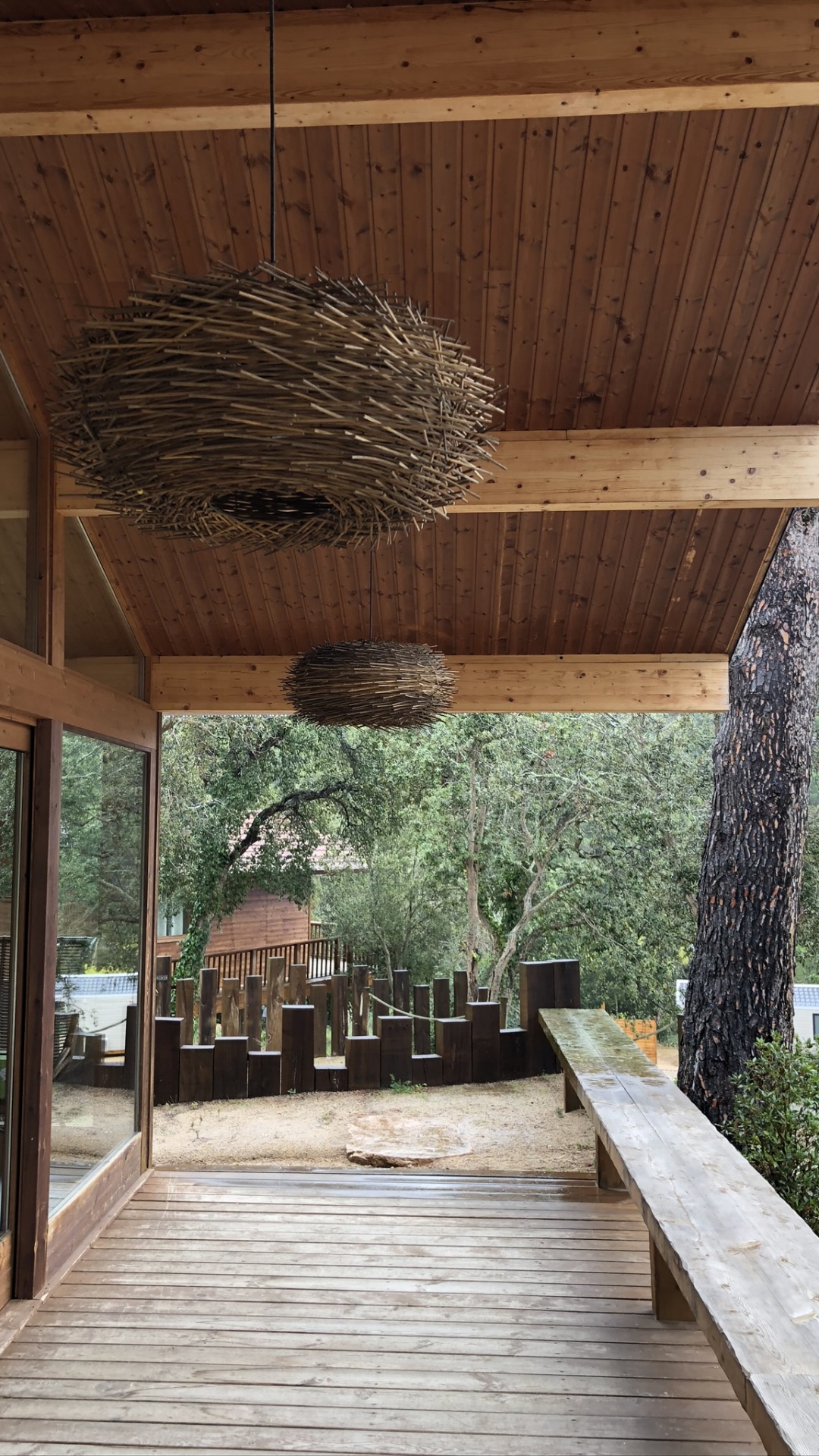 Обои архитектура, крыльцо, древесина, твердая древесина, тень в разрешении 1080x1920