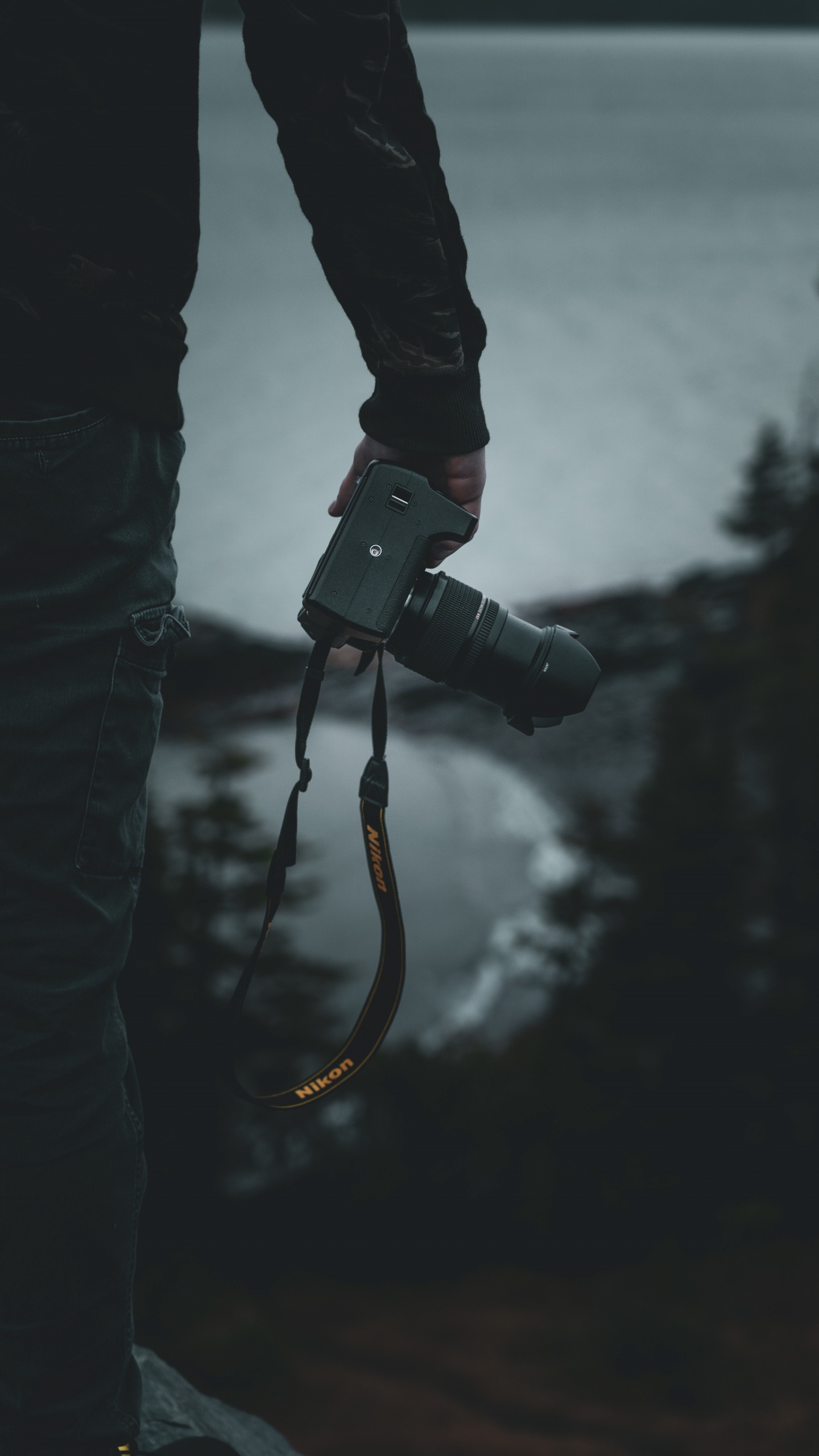 Обои камера, обувь, нога, человеческая нога, башмак в разрешении 1440x2560