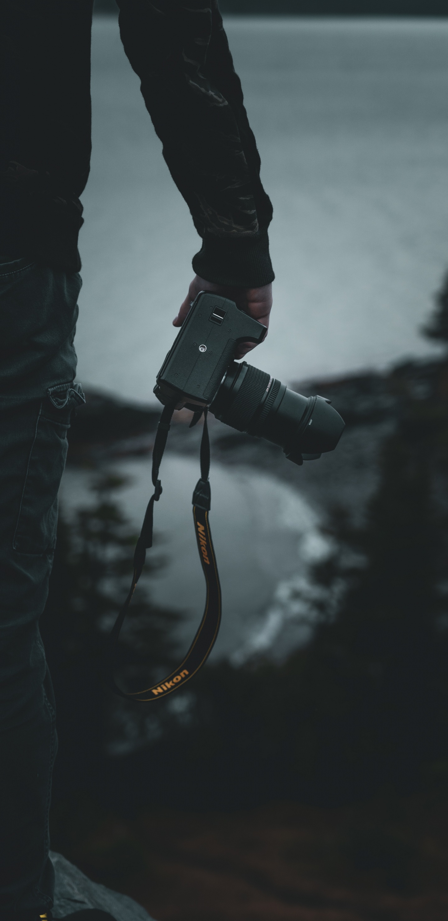 Обои камера, обувь, нога, человеческая нога, башмак в разрешении 1440x2960