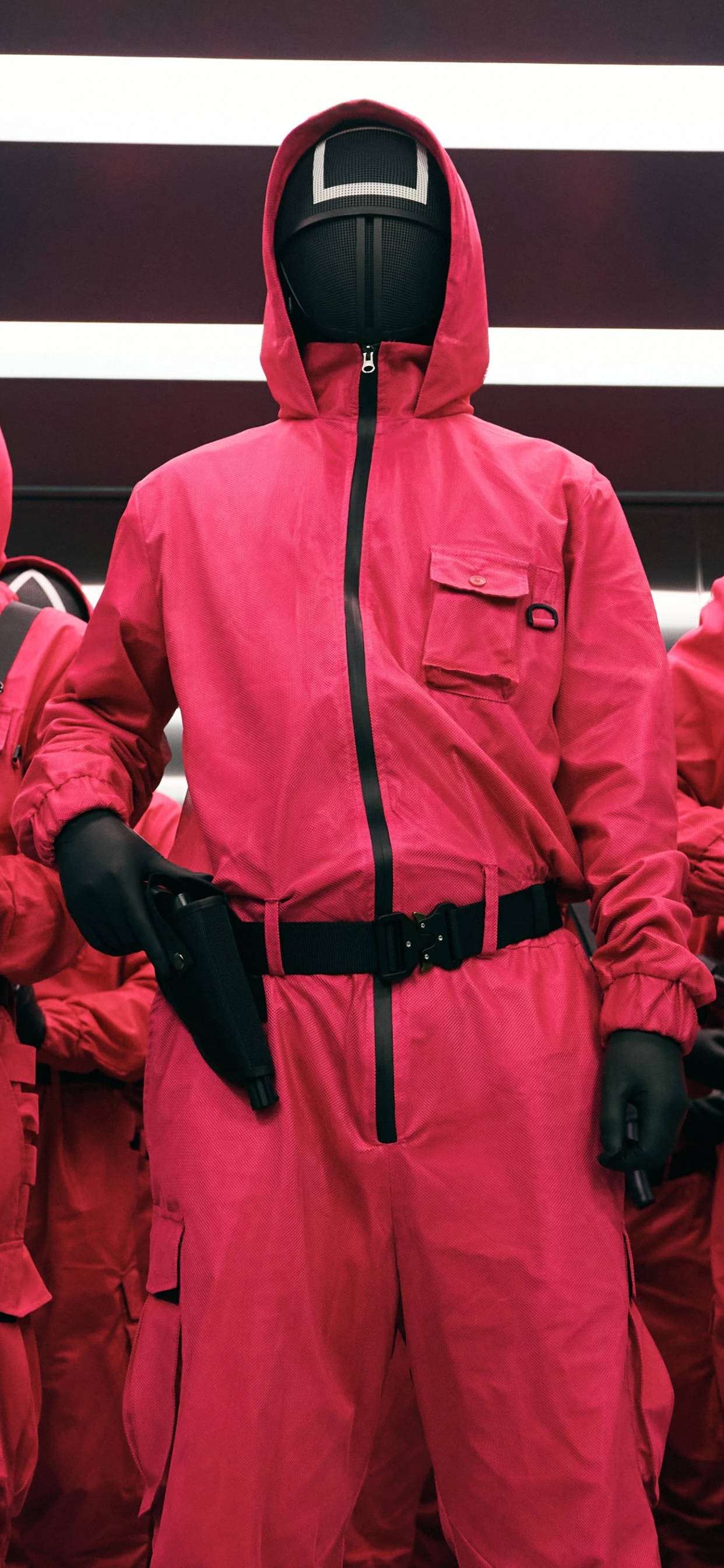 Обои игра в кальмара, нетфликс, Южная Корея, корейская драма, спецодежда в разрешении 1242x2688