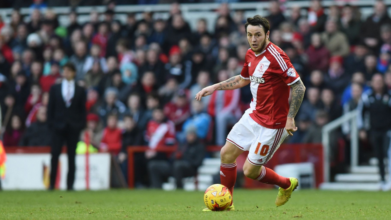 Обои занятие спортом, ли томлин, международные правила футбола, командный вид спорта, мяч в разрешении 1366x768