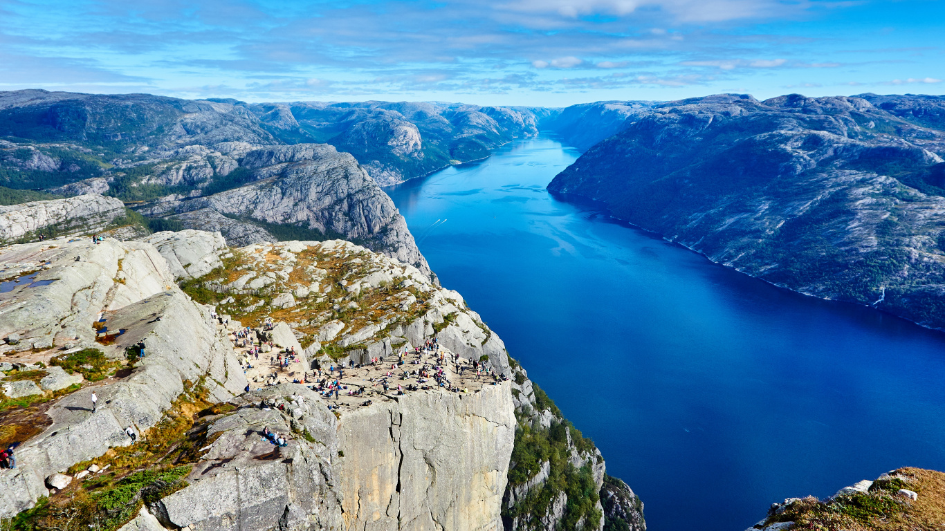 Обои фьорд, гора, ледяная форма, ледниковое озеро, местность в разрешении 1366x768