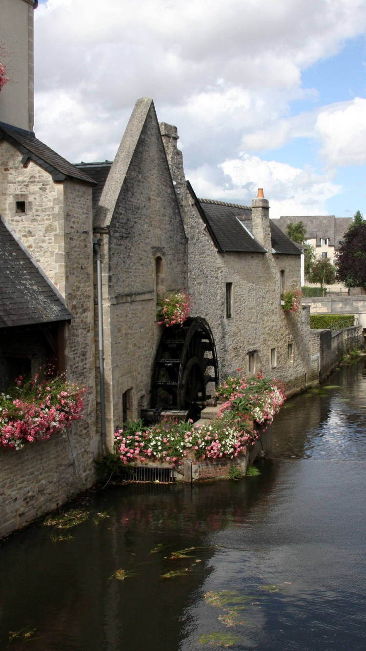 Обои водяное колесо, водный путь, канал, городок, вода в разрешении 750x1334