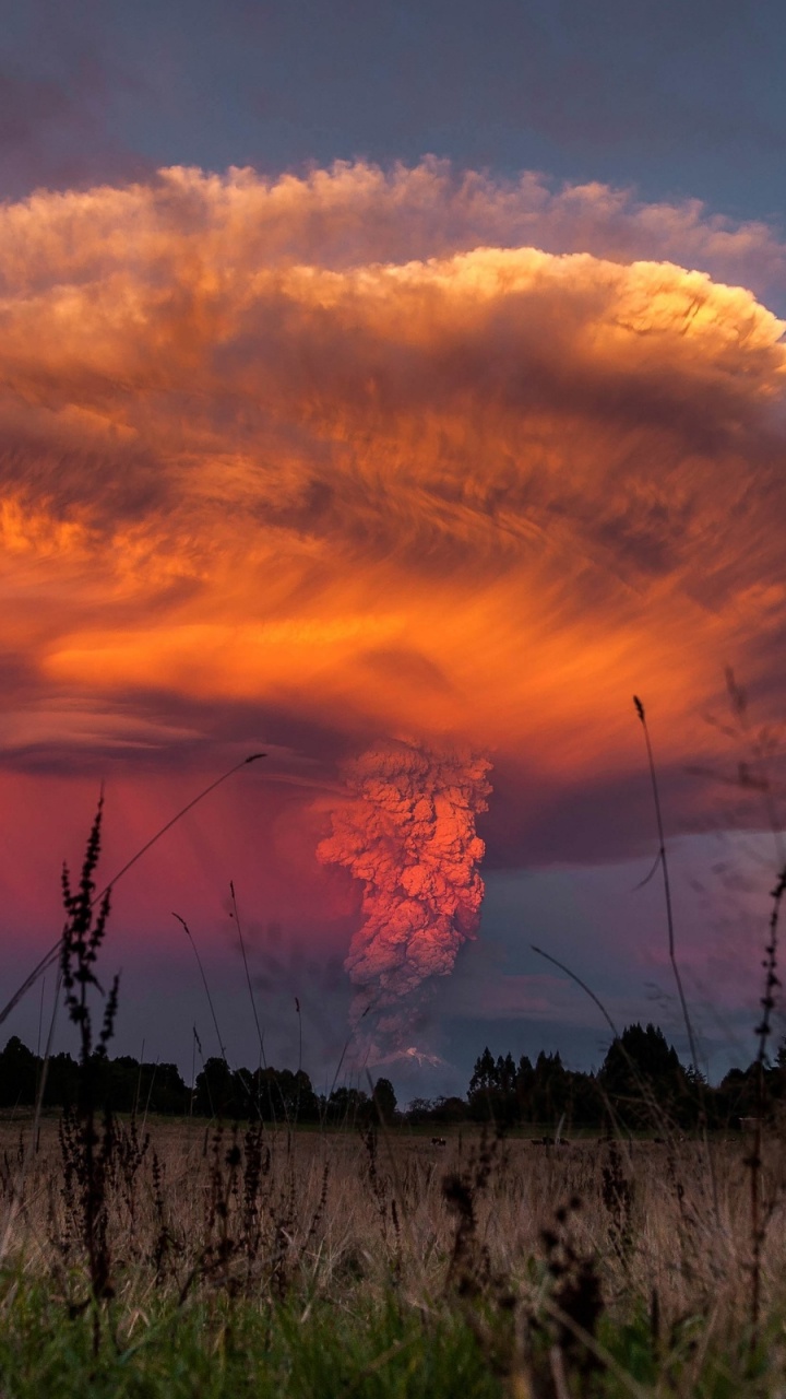 Обои вулкан, облако, природа, послесвечение, вечер в разрешении 720x1280