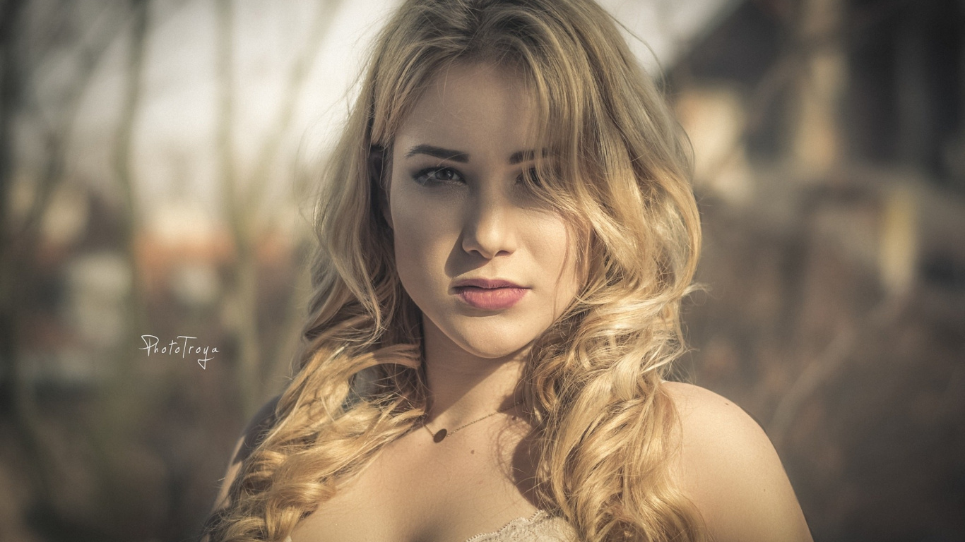 Обои красота, модель, блондин, длинные волосы, леди в разрешении 1366x768