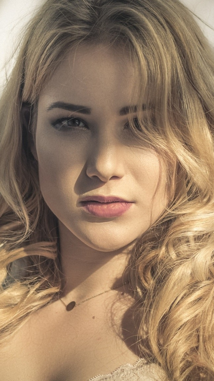 Обои красота, модель, блондин, длинные волосы, леди в разрешении 750x1334