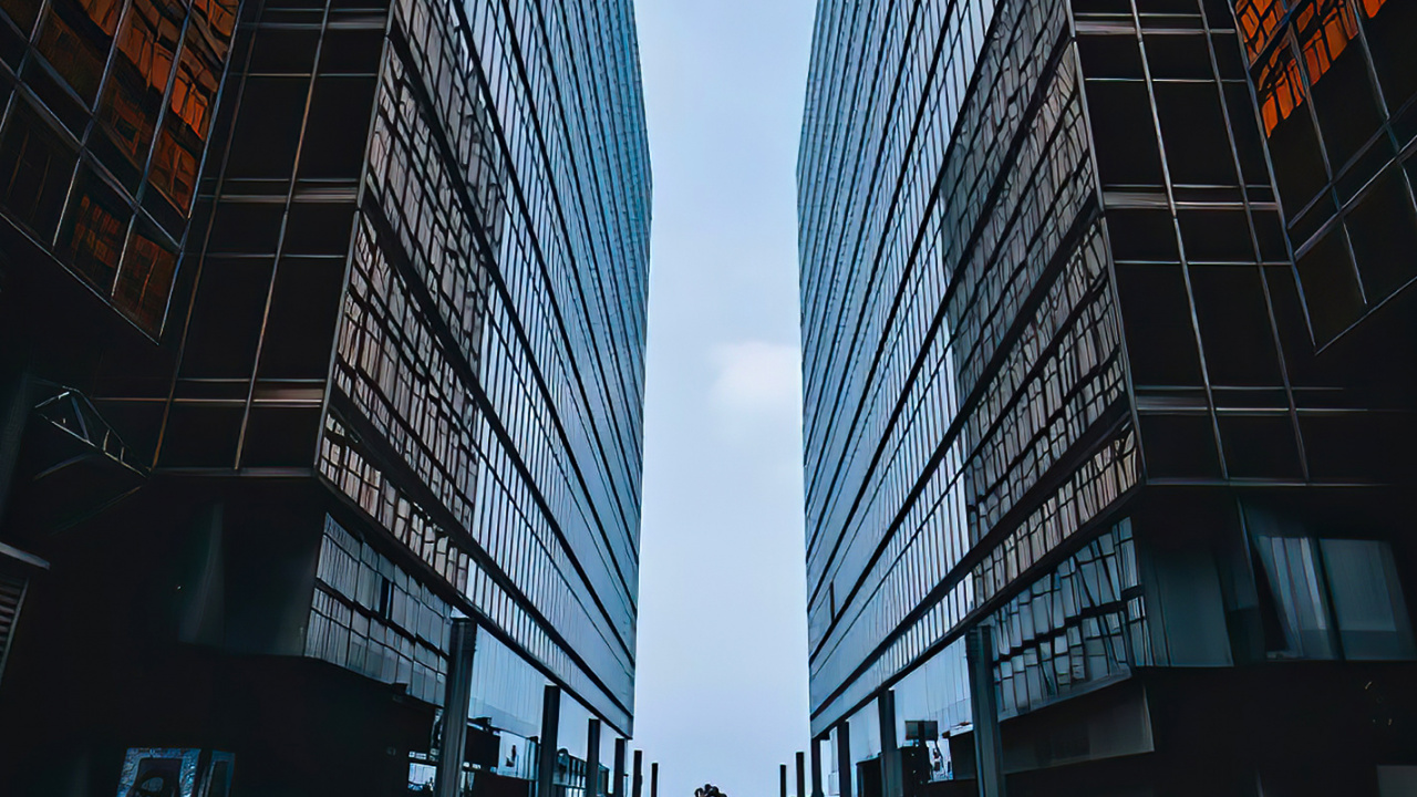 Обои башня, телефон, мир, небоскреб, производящее впечатление в разрешении 1280x720