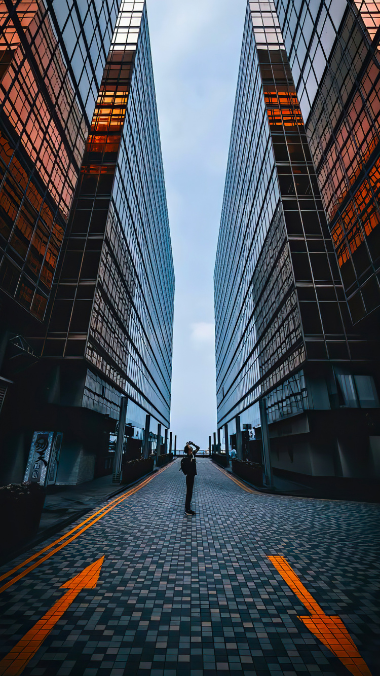 Обои башня, телефон, мир, небоскреб, производящее впечатление в разрешении 750x1334