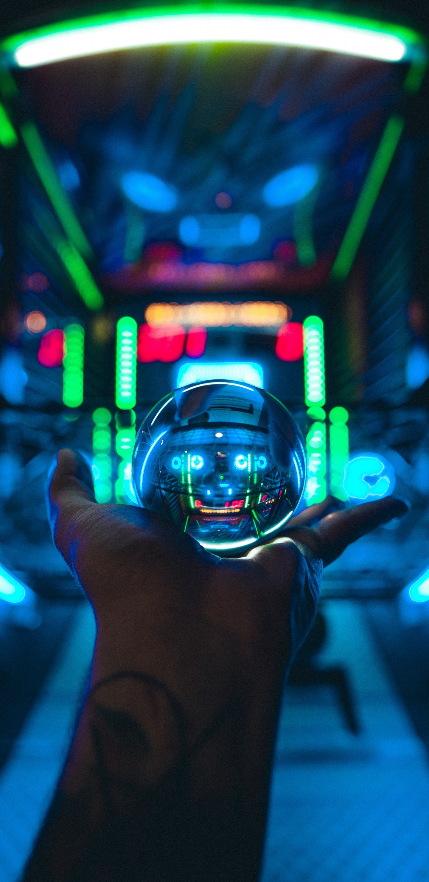 Обои автомобильное освещение, растение, свет, пурпур, развлечение в разрешении 1440x2960