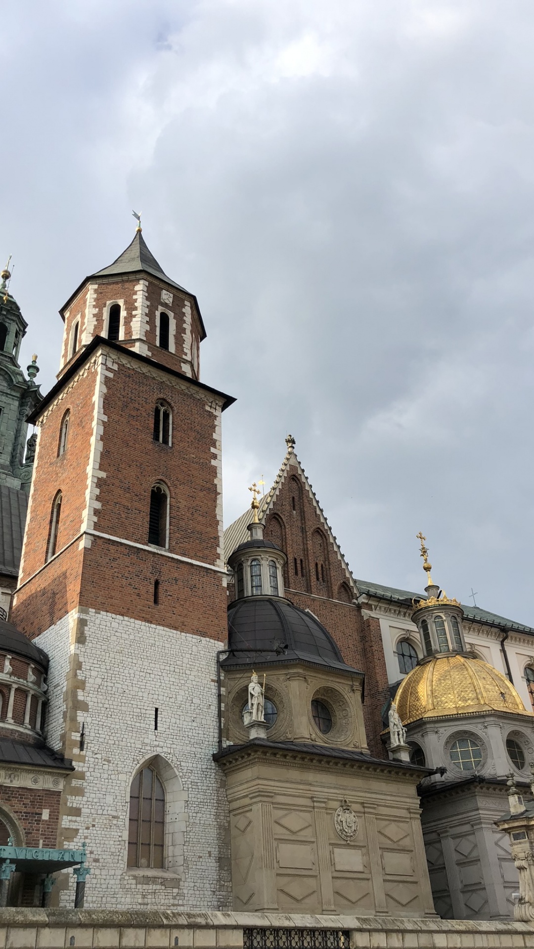 Обои Вавельский Кафедральный Собор, Королевский замок на Вавеле, основной рынок, собор, архитектура в разрешении 1080x1920