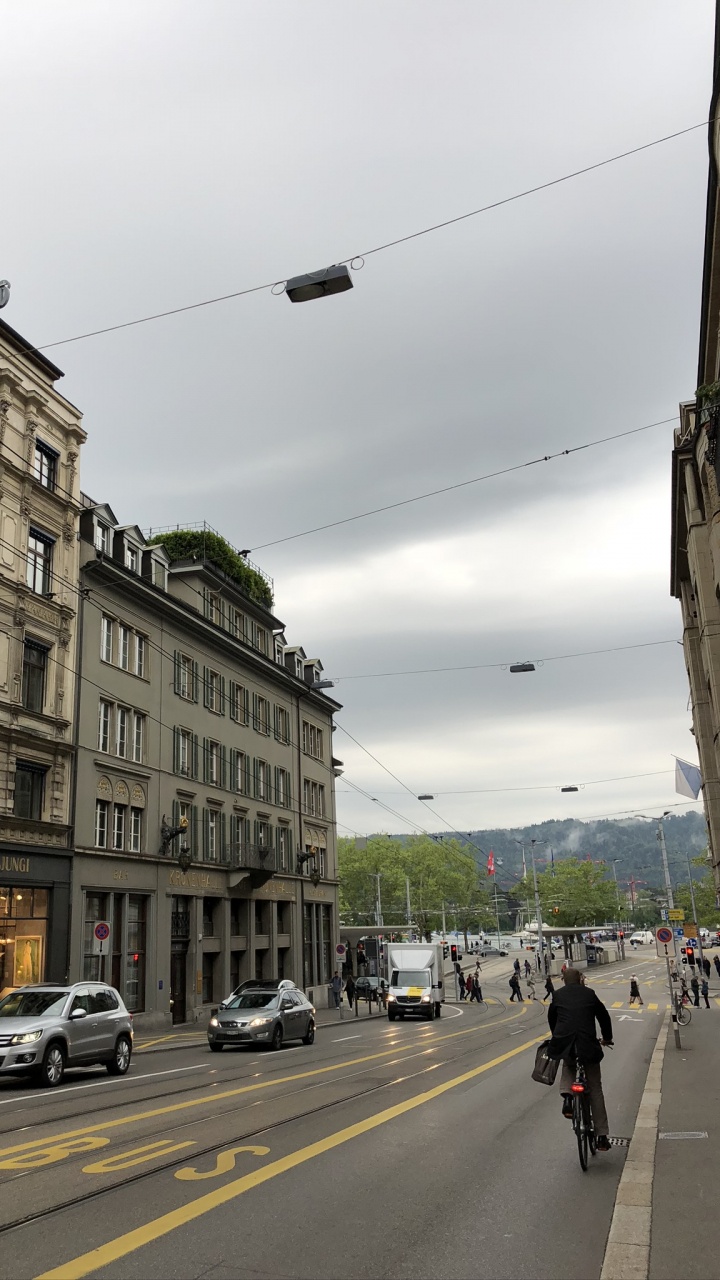 Обои переулок, дорога, инфраструктура, улица, городок в разрешении 720x1280