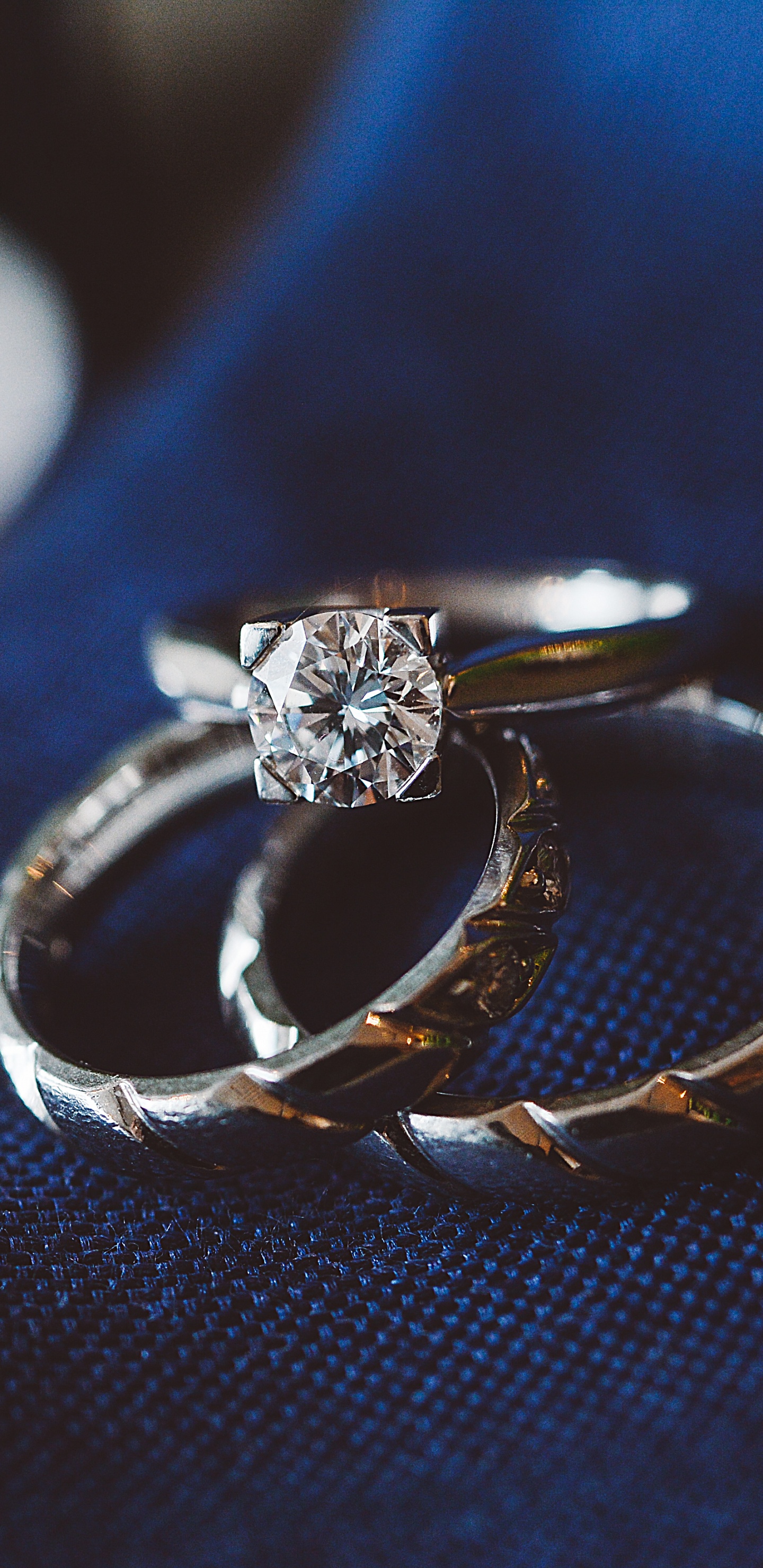 Обои кольцо, алмаз, ювелирные изделия, обручальное кольцо, серебро в разрешении 1440x2960