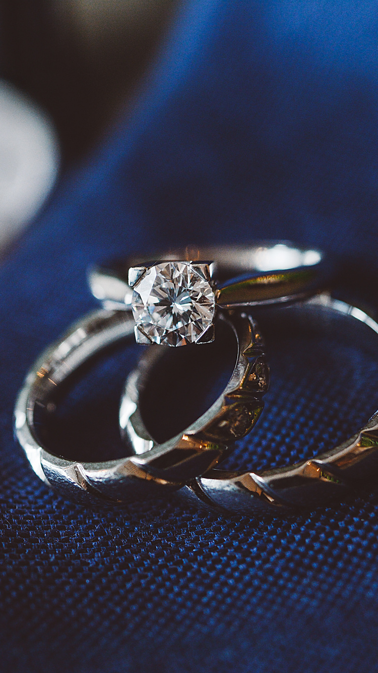 Обои кольцо, алмаз, ювелирные изделия, обручальное кольцо, серебро в разрешении 750x1334