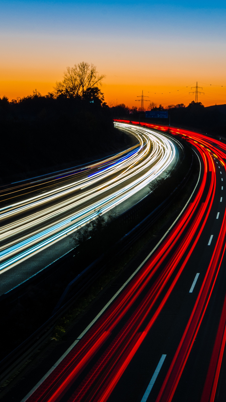 Обои магистраль, дорога, автострада, красный цвет, свет в разрешении 750x1334