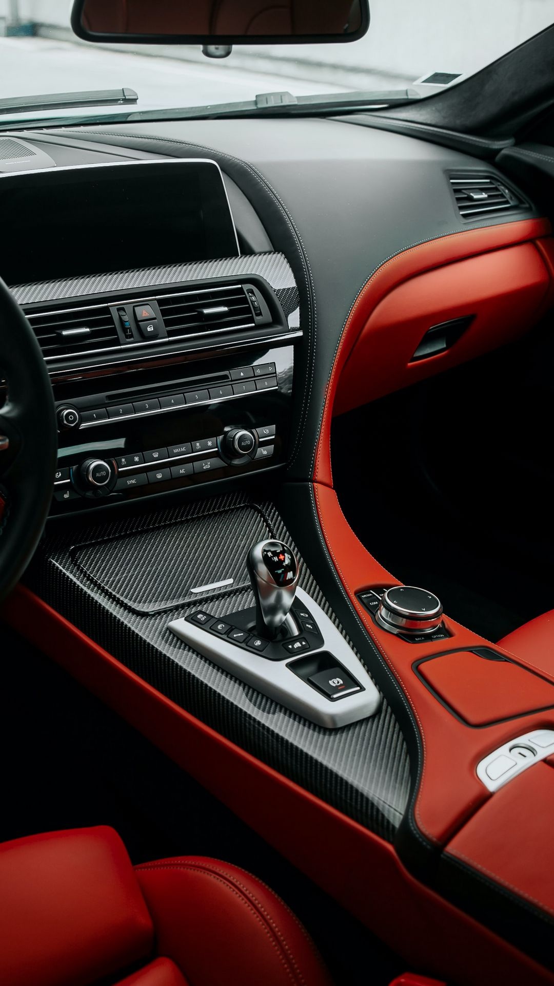 Обои салон спортивного автомобиля, спорткар, легковые автомобили, Астон Мартин вираж, aston martin vanquish в разрешении 1080x1920