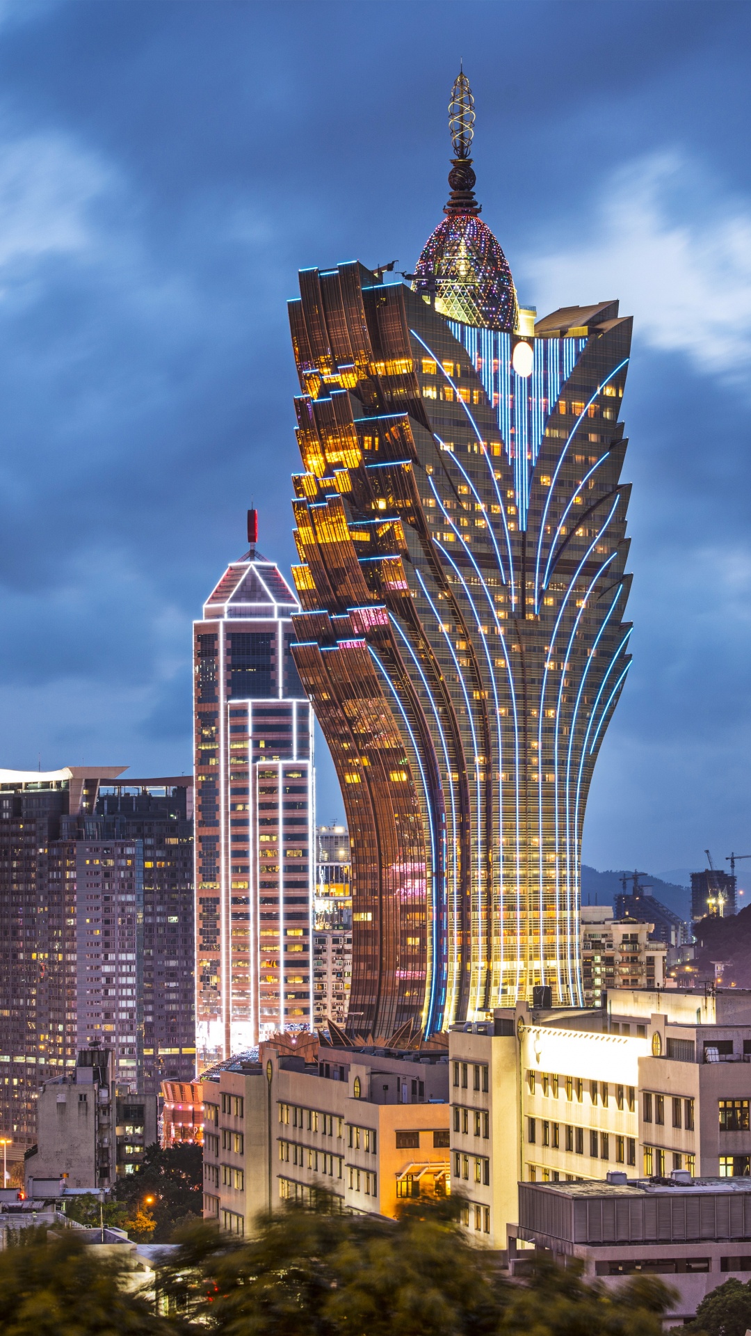 Обои казино, город, небоскреб, городской район, городской пейзаж в разрешении 1080x1920