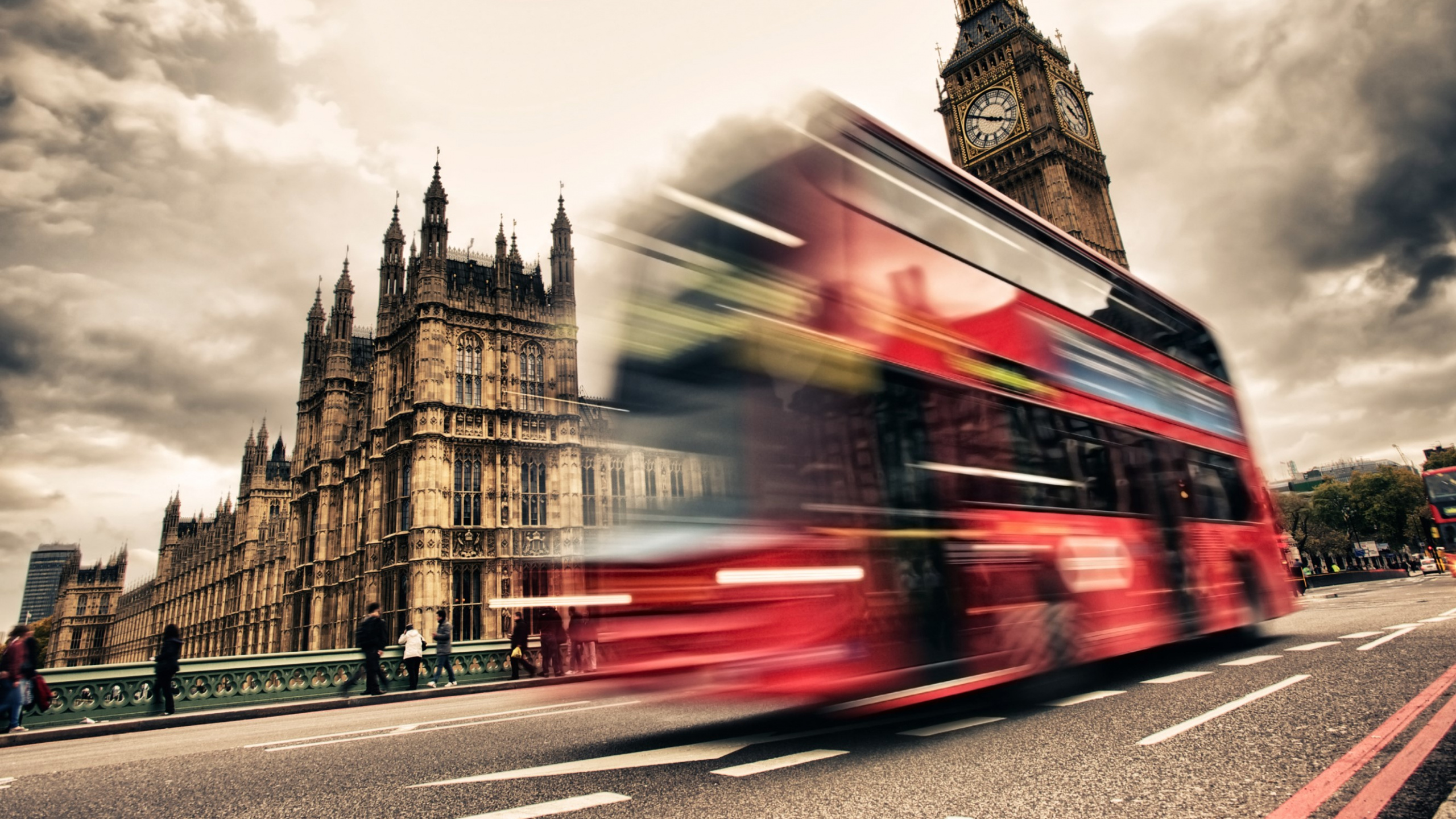 Обои ориентир, транспорт, здание, столица, небо в разрешении 2560x1440