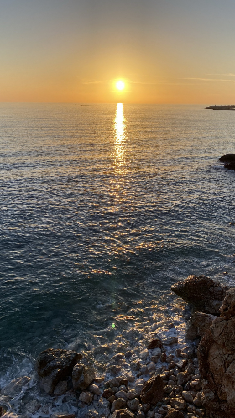 Обои море, вода, гидроресурсы, атмосфера, дневное время в разрешении 750x1334