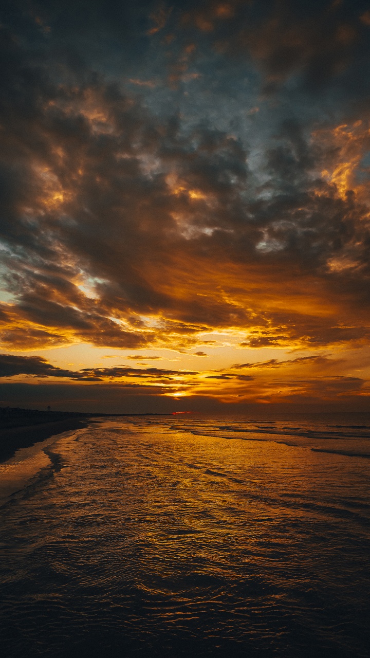 Обои горизонт, закатный принт, облако, вода, послесвечение в разрешении 720x1280