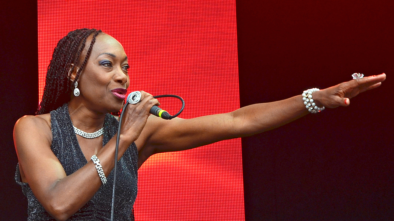 Обои Монтсеррат, музыкальный исполнитель, Представление, пение, театральное искусство в разрешении 1366x768