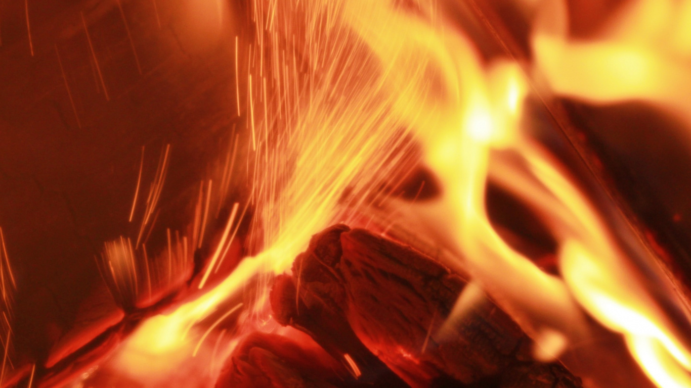 Обои камин, тепло, огонь, пламя, древесина в разрешении 1366x768
