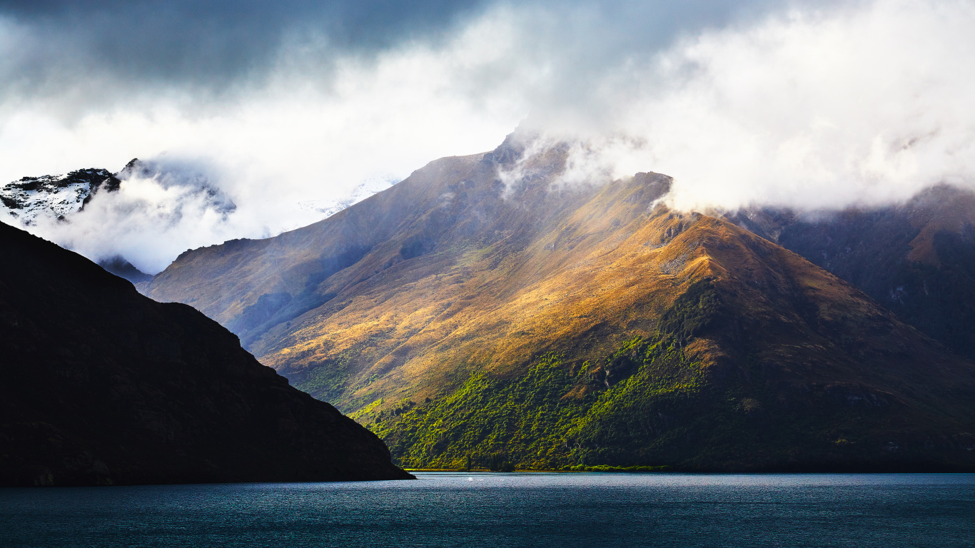 Обои земля, облако, вода, гора, природный ландшафт в разрешении 1366x768