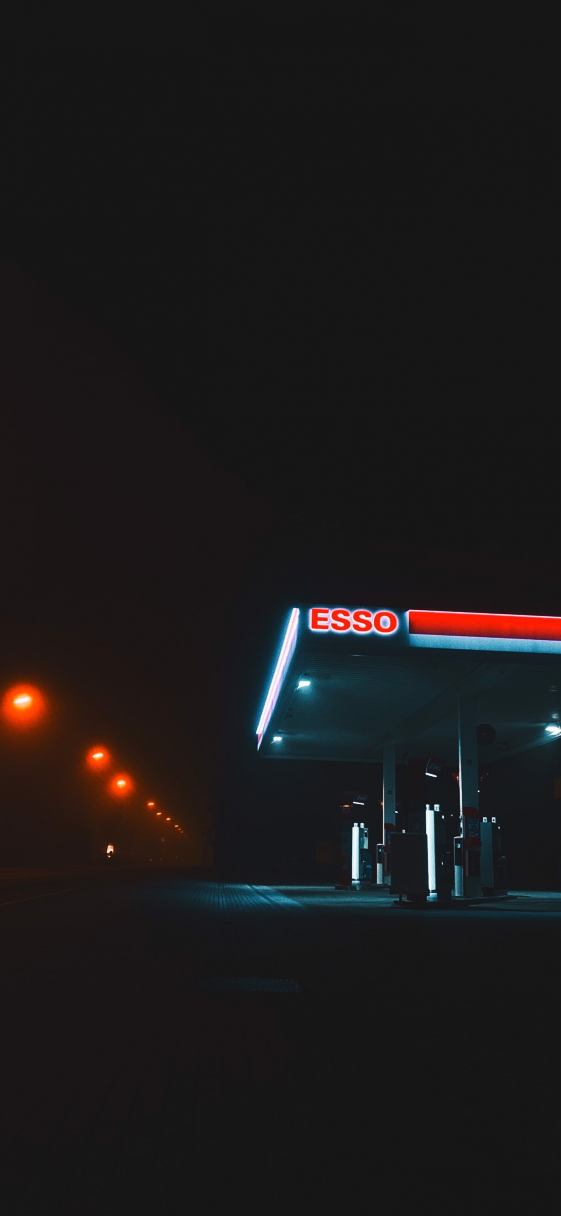 Обои ночь, Exxonmobil, корпорация Chevron, NYSE XOM, автомобильное освещение в разрешении 1125x2436