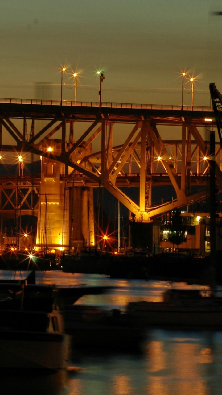 Обои мост, ночь, водный путь, реки, отражение в разрешении 720x1280