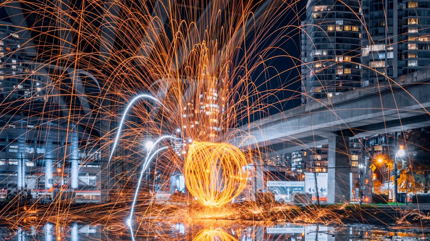 Обои отражение, вода, электричество, дерево, симметрия в разрешении 1366x768